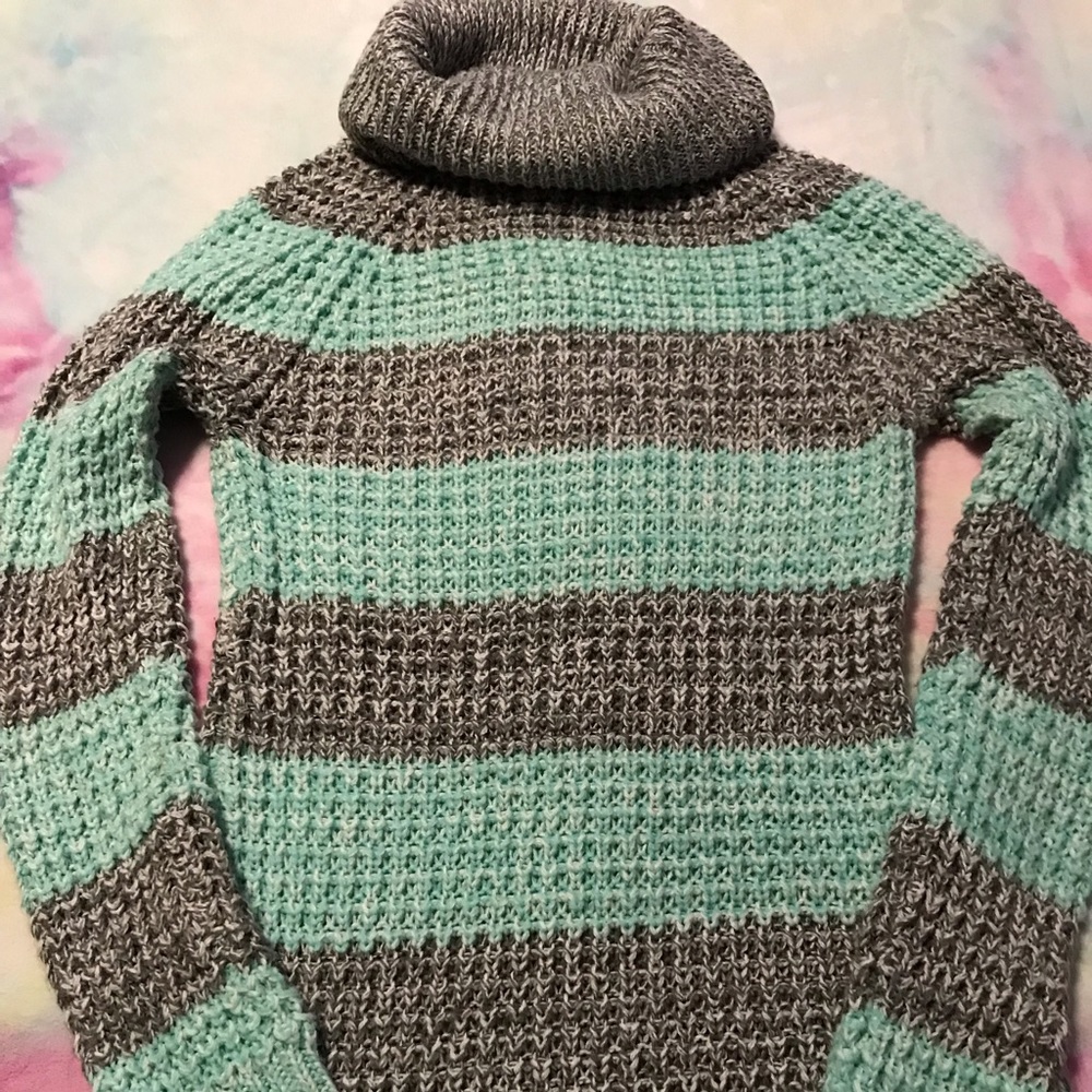 💎 Rue 21 Sweater with turtle neck 💎